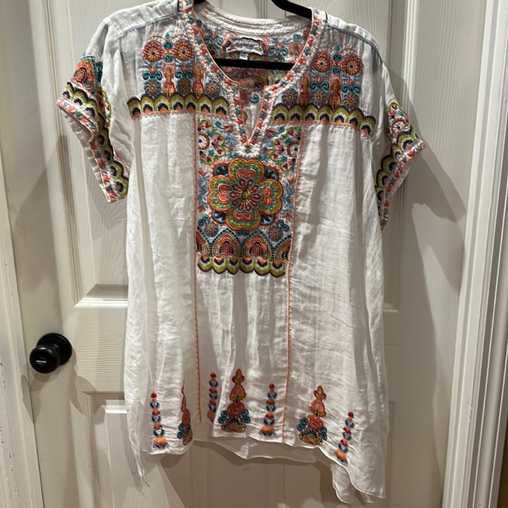Beautiful embroidered Johnny Was Top